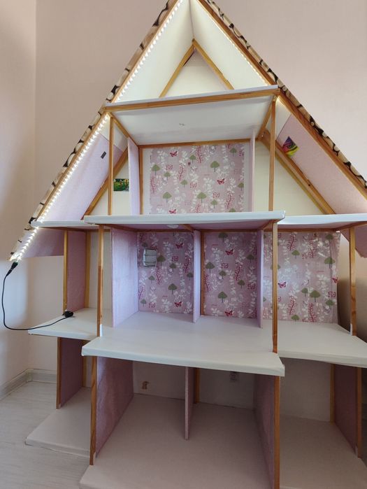 Голяма къща за кукли