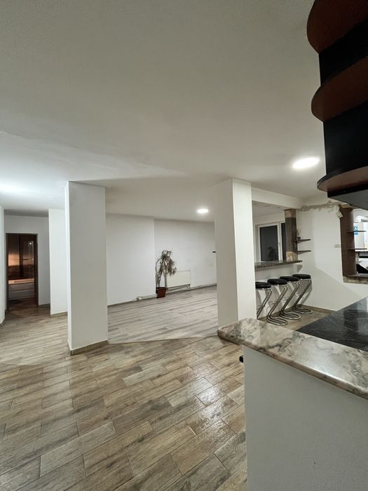 Vand Apartament cu 4 Camere pe Bld Regele Ferdinand 81