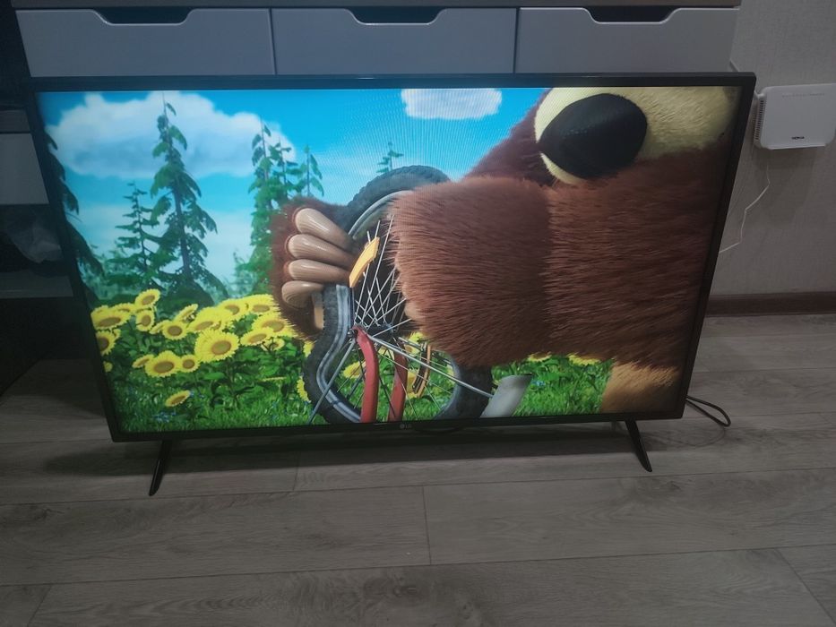 Телевизор Смарт 108 см диагональ