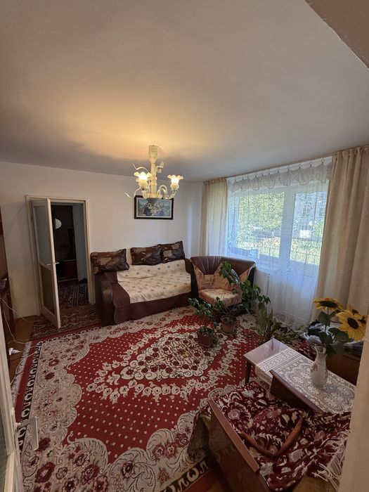 Vând apartamnet 2 camere in Petroșani situat pe St.Viitorul