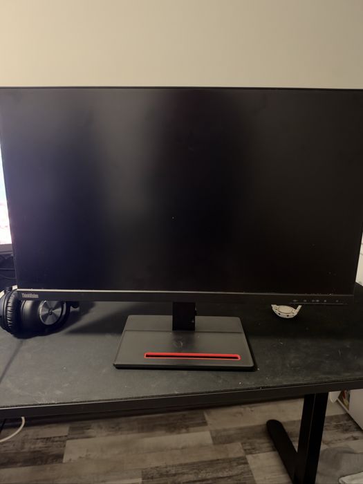 Монитор Lenovo ThinkVision