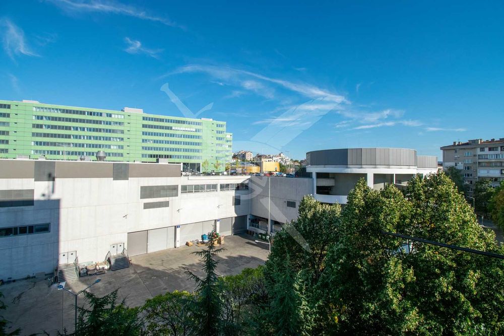 Продава се Двустаен апартамент в София, Оборище - 65 кв.м за 3939 €/кв.м - Снимка #11