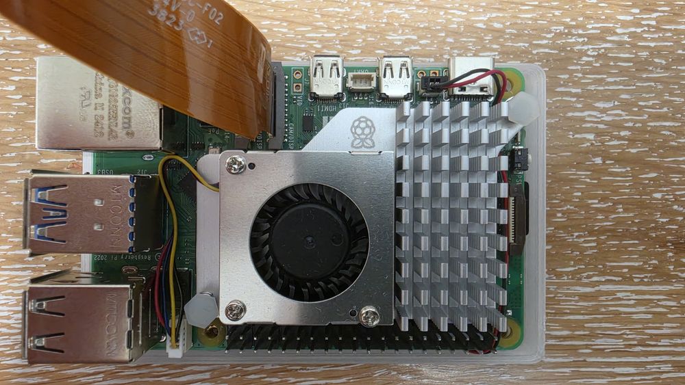 Kit complet Raspberry Pi 5 (8GB) + Cameră v3 NoIR + Sursă oficială 27W + Accesorii