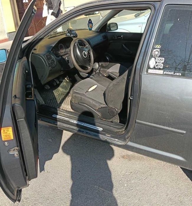 Golf 4 Mașină economică cu GPL, trapă și încălzire în scaune – ideală pentru navetă / începători