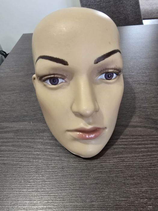 Manechin magazin- cap