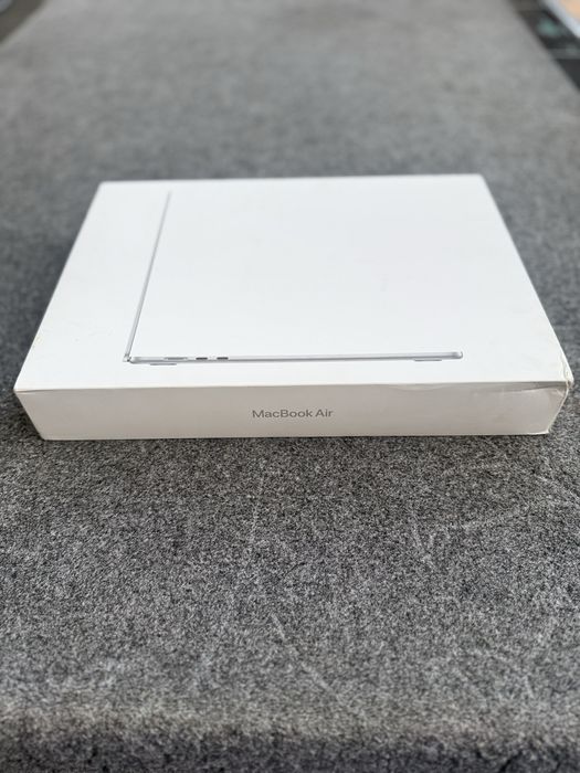 MacBook air m2 15’ 8/256 silver