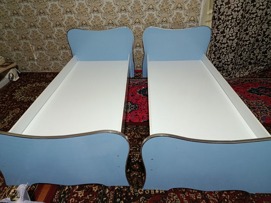 Divan va shfaner yotoq uchun eng kerakli jihozlar