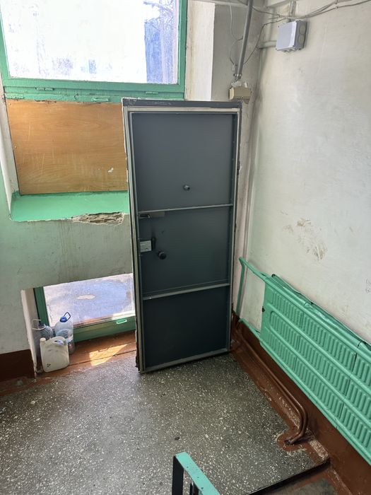 Продам железную дверь