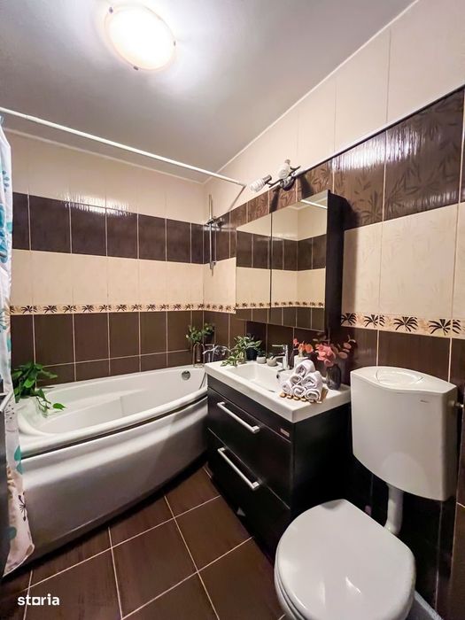 Apartament pe 2 nivele, 4 camere, parcare, str Sesul de sus