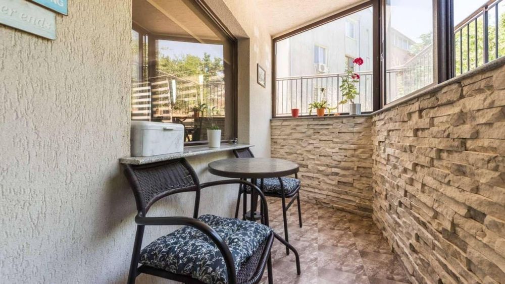 Дава се под наем Двустаен апартамент в Варна, Бриз - 60 кв.м за 648.21 € - Снимка #2