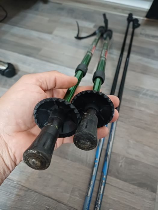 Două perechi de bețe profesioanale pt drumetii