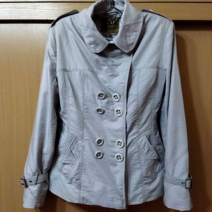 Женская демисезонная куртка и пиджак.