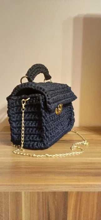 Дамска чанта ръчно плетена