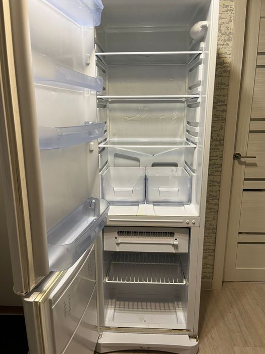 Продам холодильник индезит