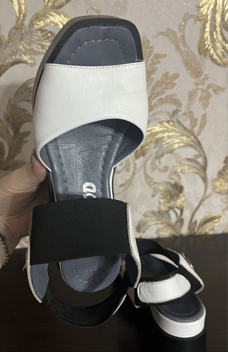 Продам босоножки