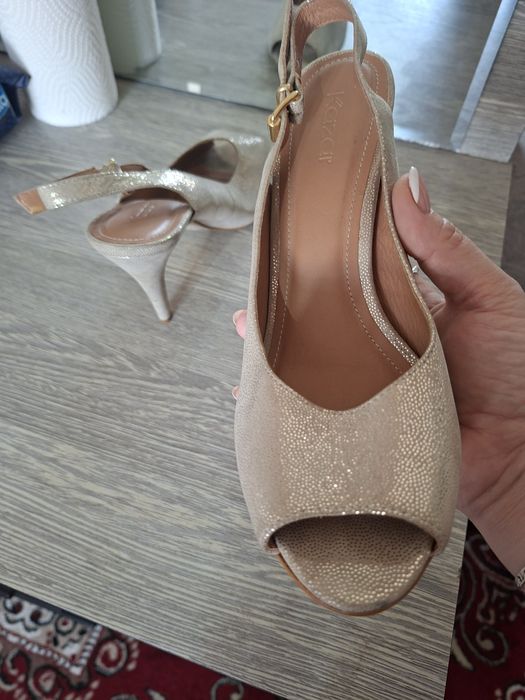 Туфли сотилади 38 Размер