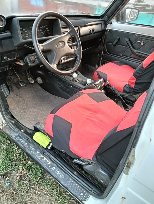 Продам Ниву . На полном ходу