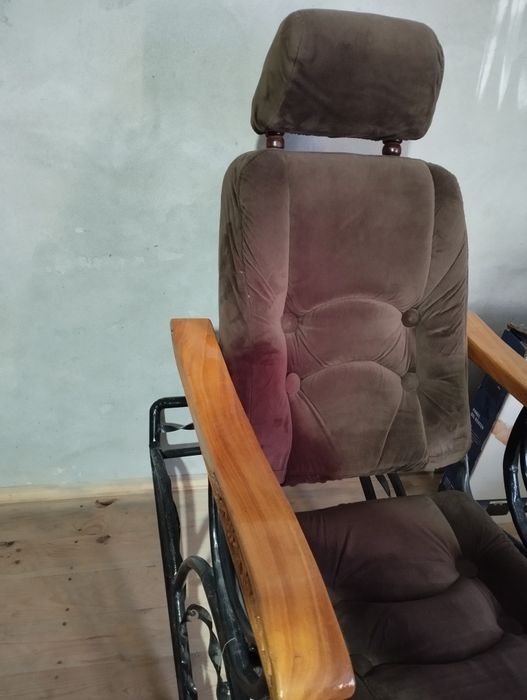 Кресло качалка сотилади.