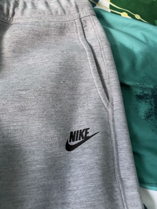 Pantaloni nike tech