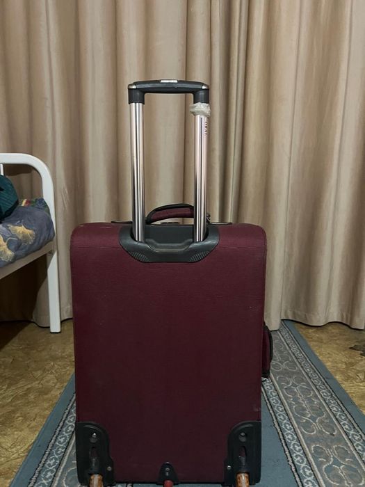 Чемодан,красный 8000тг