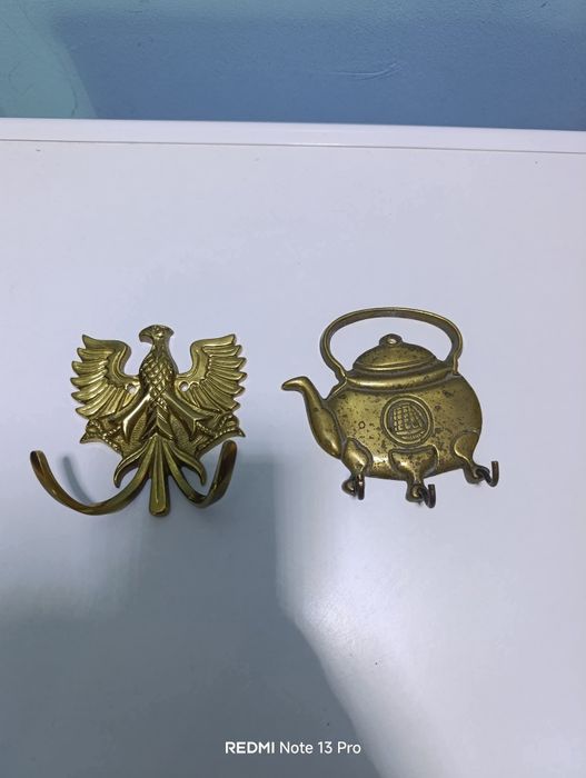 Бронзови закачалки