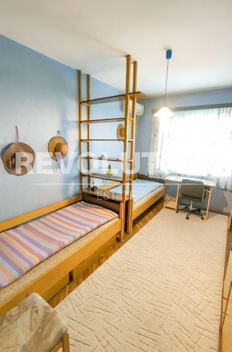 Дава се под наем Тристаен апартамент в Варна, Погреби - 80 кв.м за 400 € - Снимка #2