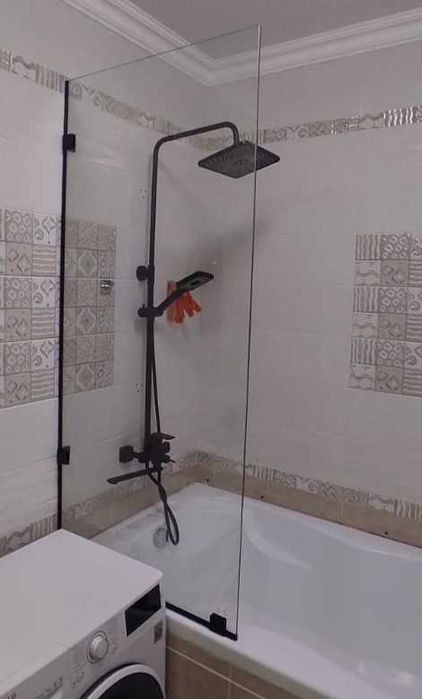 Перегородка для ванны из стекла