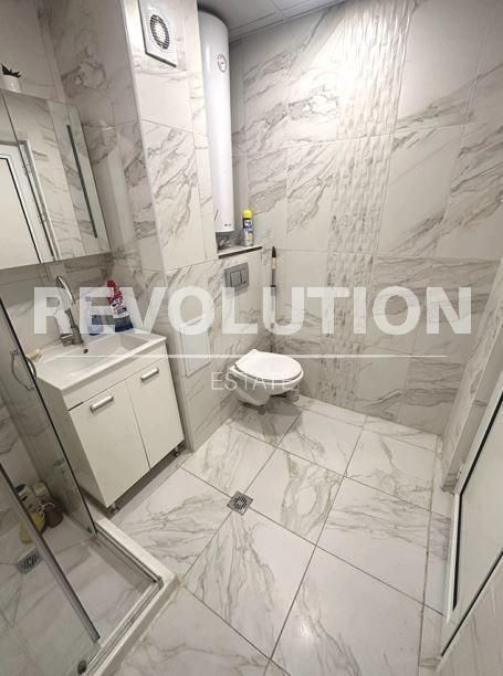 Тристаен апартамент в района на Базар Левски!