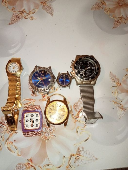 Продам часы и римишки