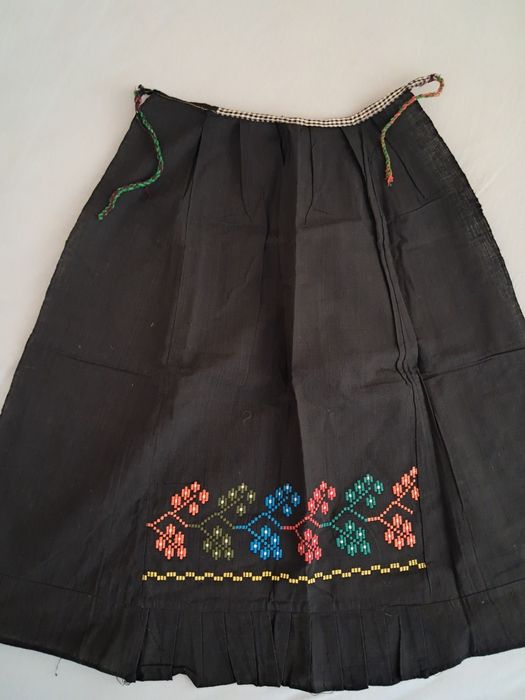 Ръчно бродирани престилки