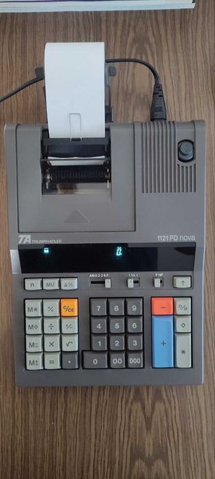 Продавам печатащ настолен калкулатор Triumph-Adler 1121  PD