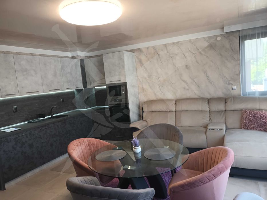 Продава се Двустаен апартамент в Пловдив, Център - 76 кв.м за 2303 €/кв.м - Снимка #2