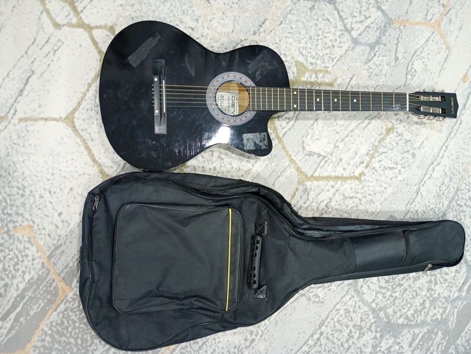 Продам гитару DENN в идеальном состоянии