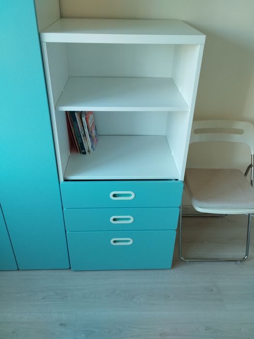 Продавам детско шкафче IKEA STUVA / SMÅSTAD с чела на чекмеджетата модел FRITIDS в тюркоазено синьо