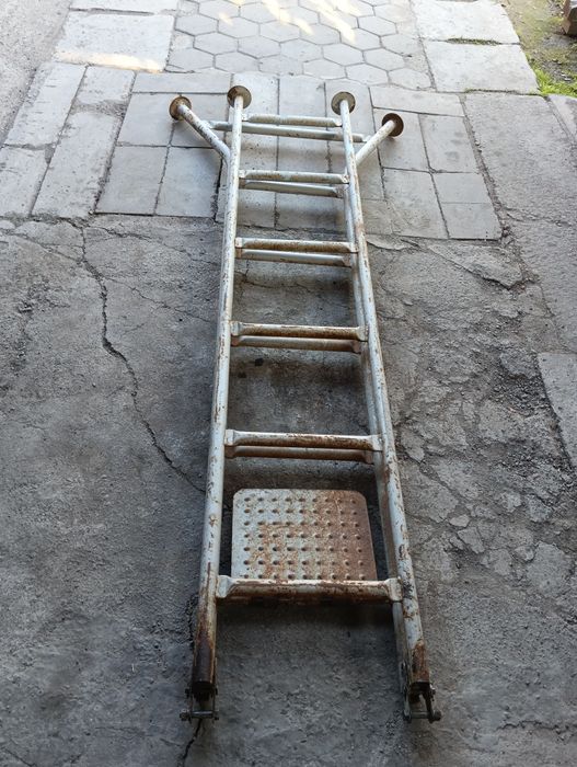 Лестница стремянка металлическая