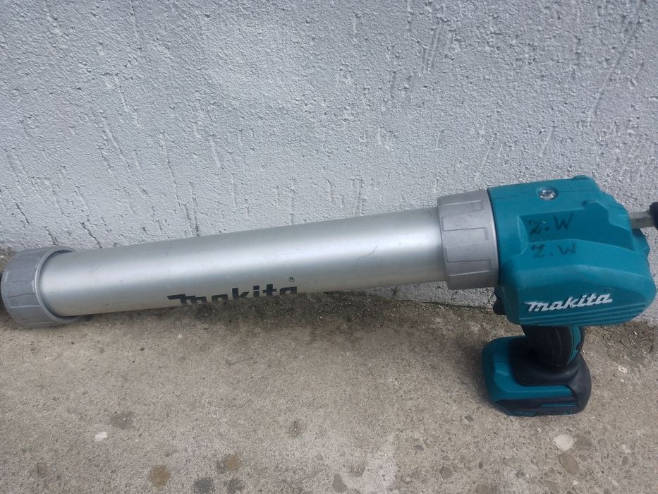 Vând scule Makita și Dewalt preț250ron