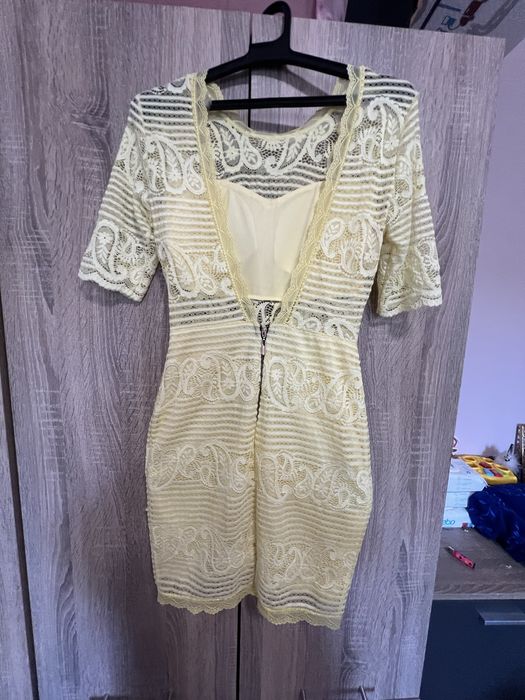 Официална дантелена рокля