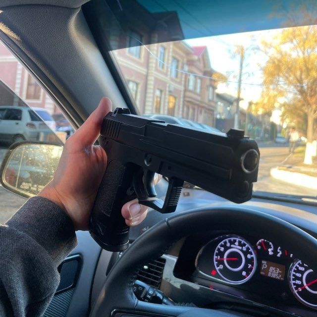 Железный пистолет