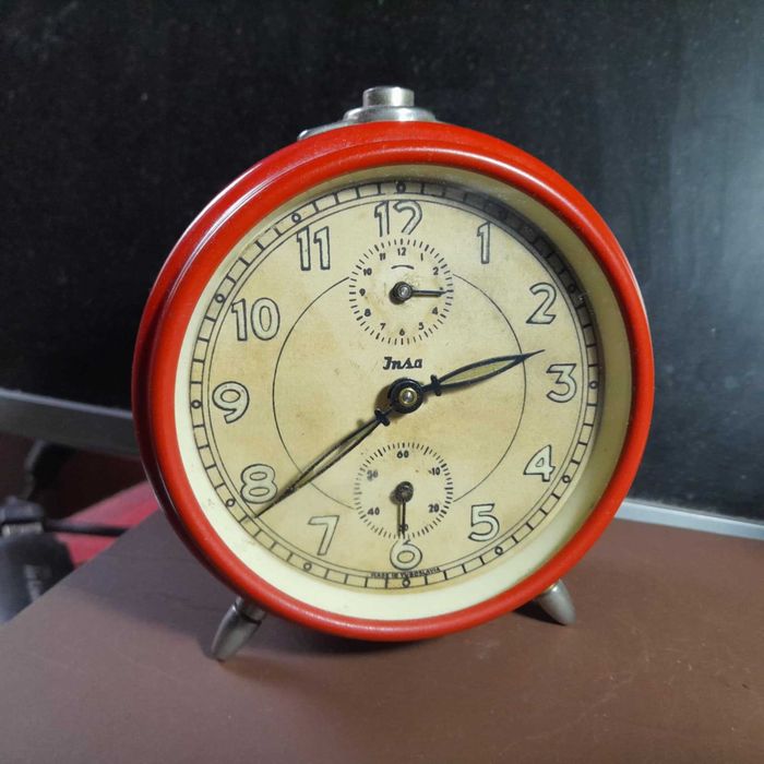 Ceas desteptator de masa vechi-mecanic JNSA fabricat in Yugoslavia