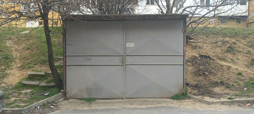 Продввам стандартен бетонов гараж