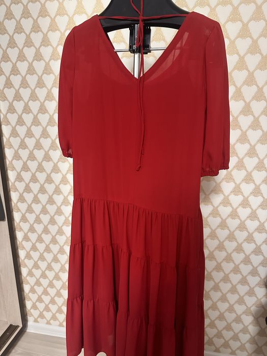 Продам платье красного цвета