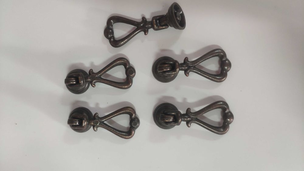 Дръжки за мебели