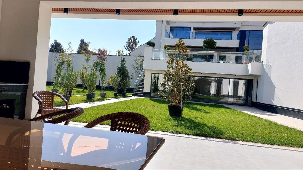 Дом от владельца в стиле хайтек в престижном районе.