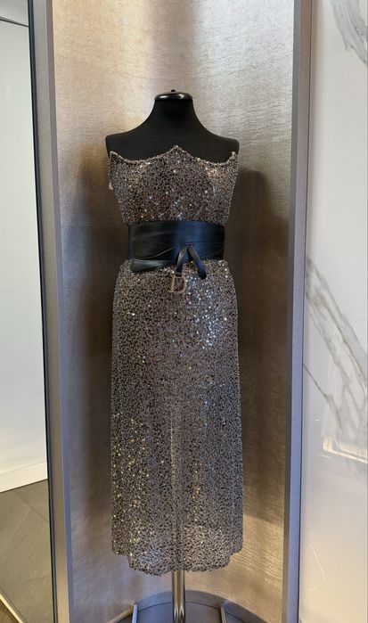 Vand rochie cu manusi si corset