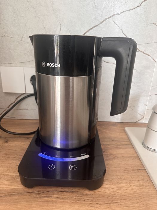 Электрочайник Bosch TWK7203 с регулировкой температуры