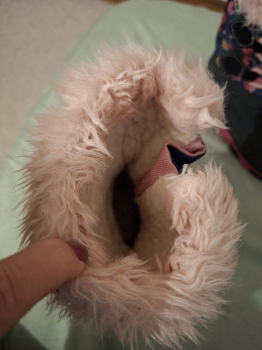 Vând ghete zapada imblanite fetite mărimea 24, cu luminite