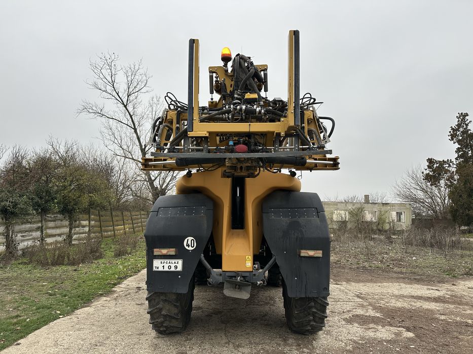 Sprayer Challenger Rogator 645, inaltime si ecartament ajustabile