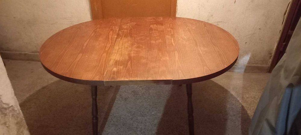 Дървена кухненска маса +6 стола.