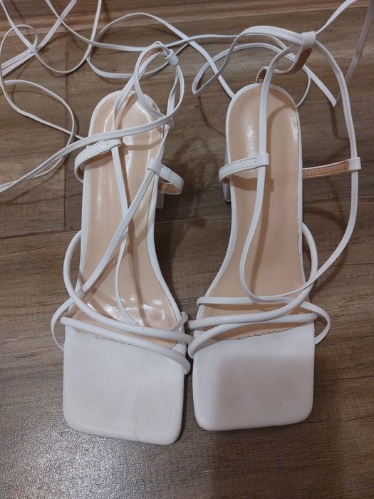 Дамски сандали на ток