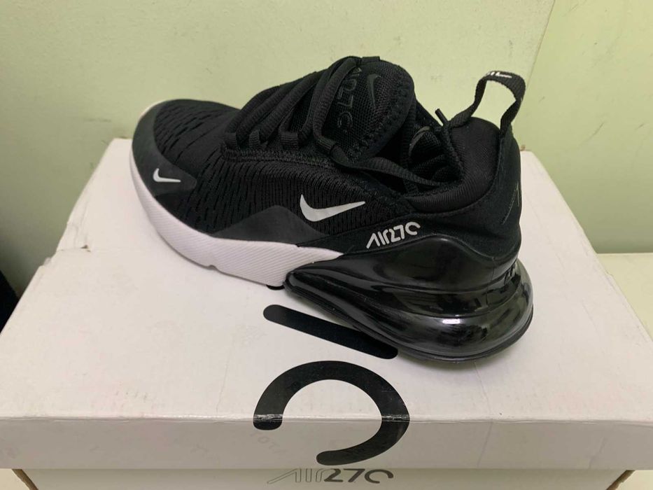 Нови дамски маратонки Nike Air Max 270 налични 38 номер